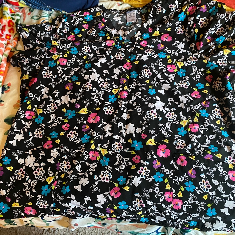 3XL women’s scrub top.